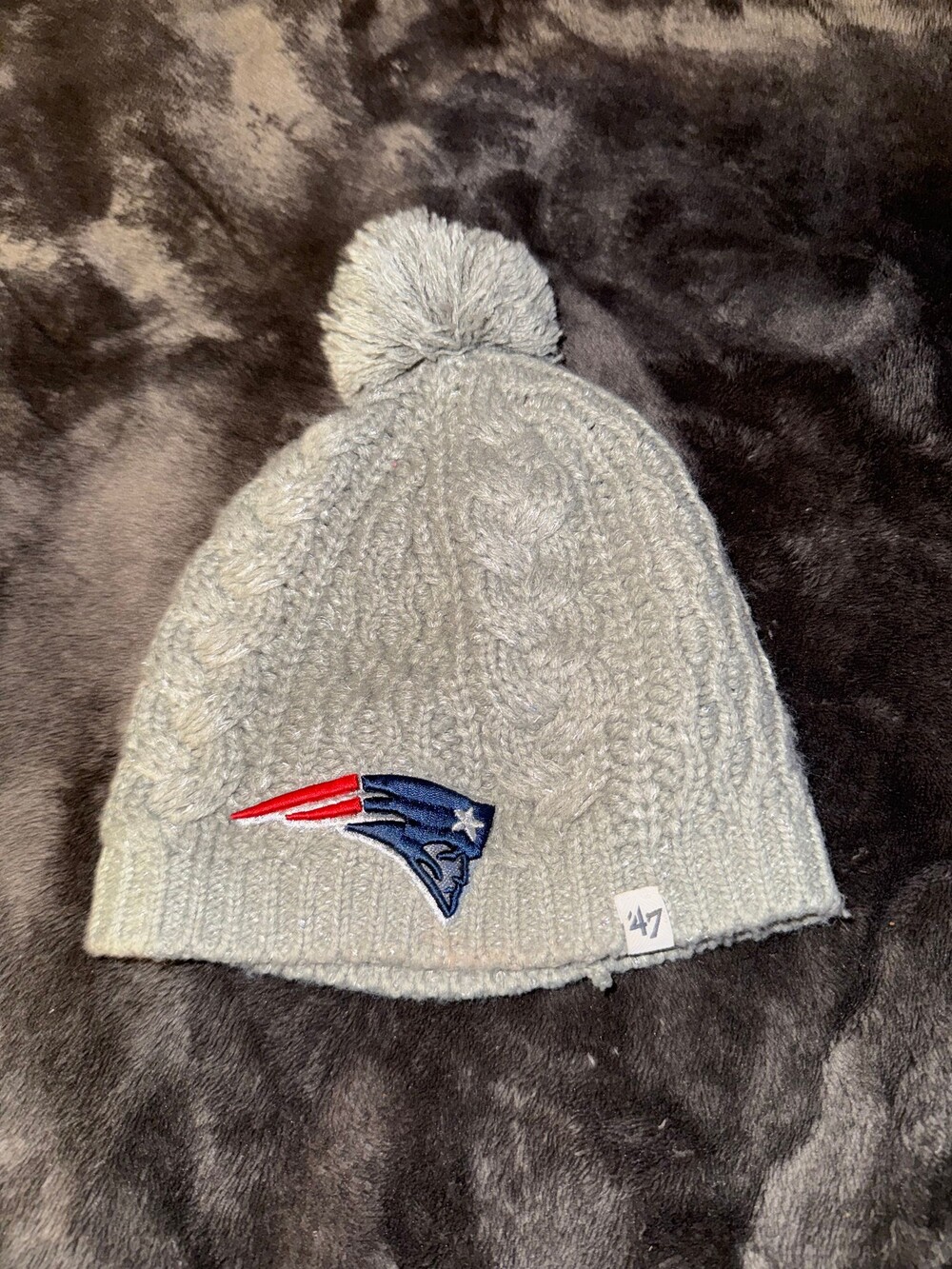 47 New England Patriots Women's Gray Knit Beanie Pom Pom